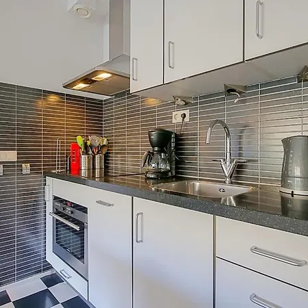 27 - Aan De Duinen, Aan Zee